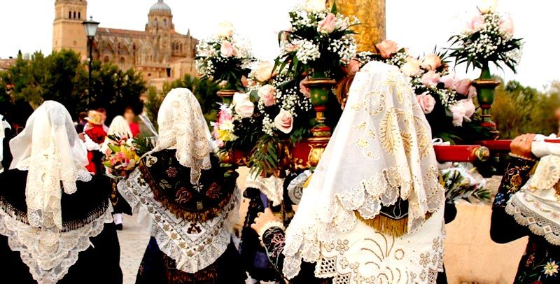 Panorámica de la fiesta en honor a la virgen de la vega
