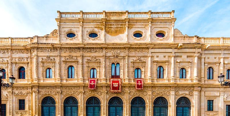 Panorámica del ayuntamiendo de sevilla