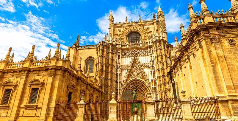 Panorámica de la catedral de santa maría de la sede de sevilla
