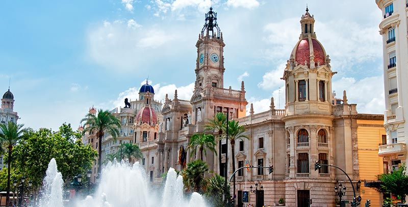 Panorámica de la plaza del ayuntamiento