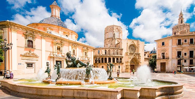 Panorámica de plaza de la virgen de los desampaardos