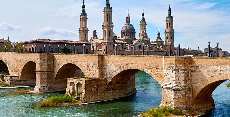 Panorámica del puente de piedra